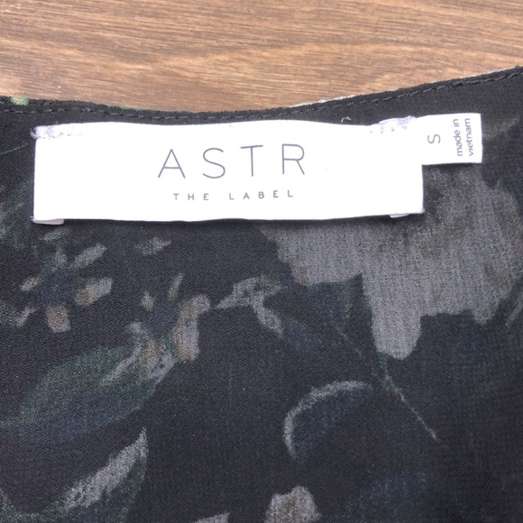 ASTR the label size small floral maxi dress - Picture 5 of 9